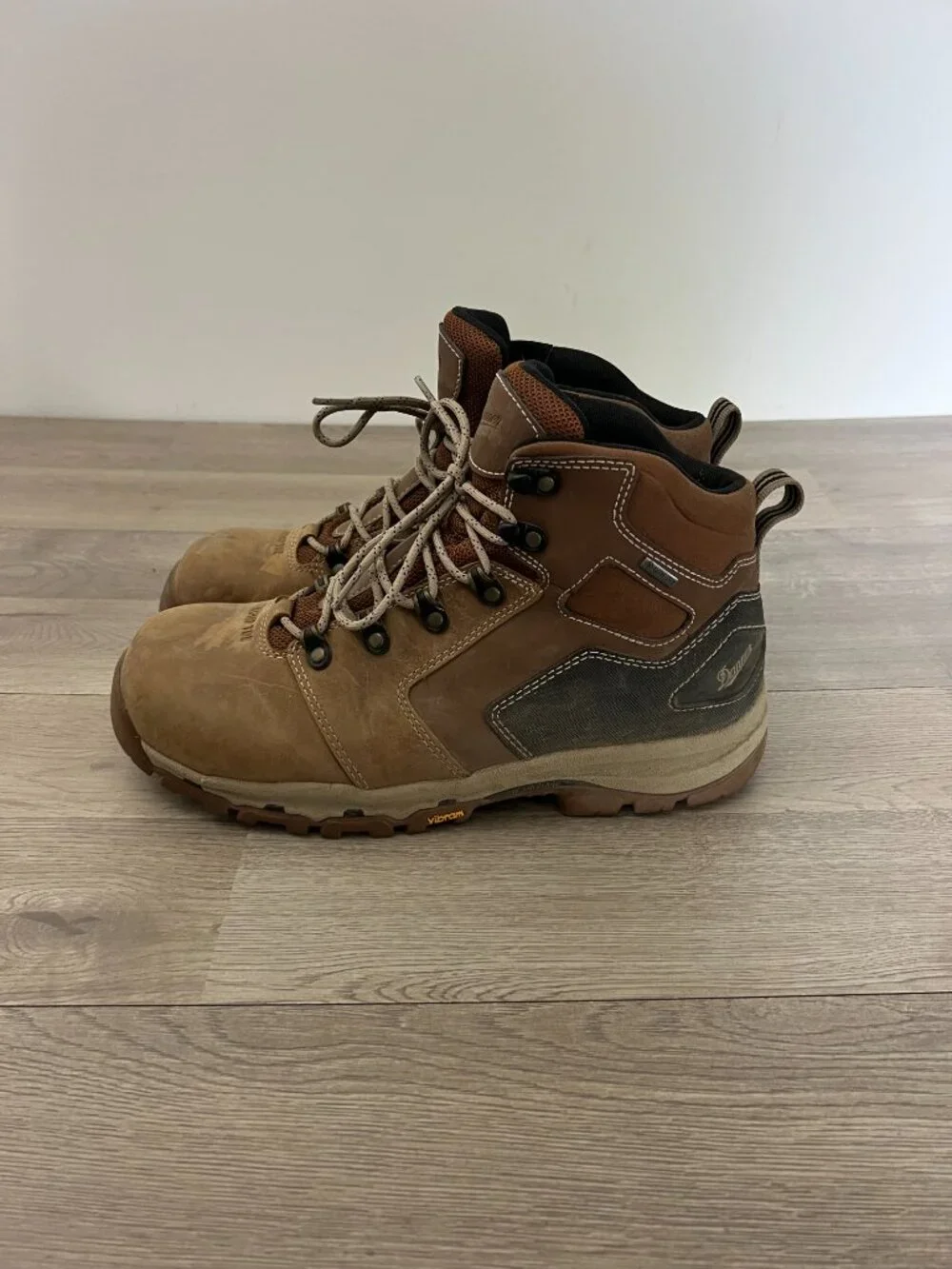 Danner Work Boots Gore Tex Composite Toe Vicious 4.5 Tan Brown Men's Size 9.5 D